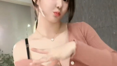 갓세희 단추 많이 풀었네