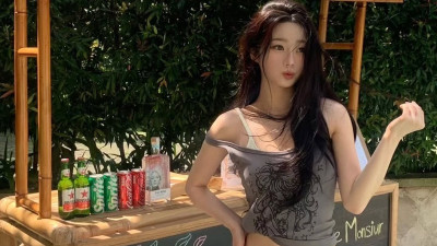 유경이 수영복입으니 군살하나없네