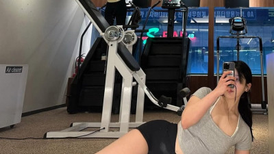 노출 안해도 몸매 야한걸 못숨김