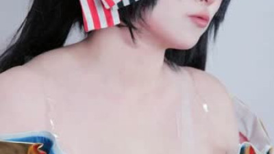 코스어 밤비 벽람항로 다이호 오프솔더 손으로 내려준 가슴골