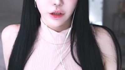 겨우디 분홍색 홀터넥 원피스 묵직 가슴골 노출