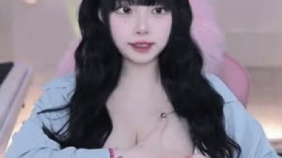 팬더티비 출신 나는찬미 꼭지 잡고 가슴을 완전 꺼내서 재정리