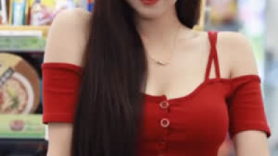 안지현 치어리더 사복 빨간 오프솔더