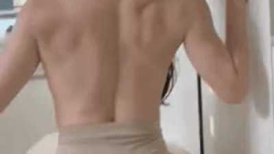 운동 많이 한 ㅊㅈ 상의 탈의 뒷태