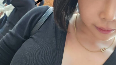 셀카 찍어주는 강인경 팬서비스