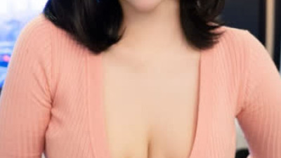 윤설화 벌려서 보여주는 가슴골