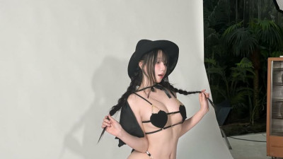 맥심 촬영 은지 비키니 몸매