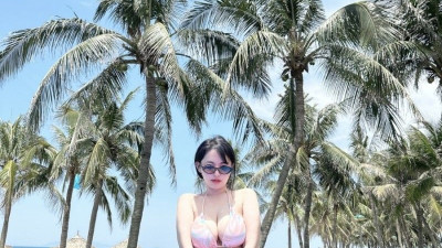 T1 결승전 그 짤 주인공 김다연 비키니 거유 몸매