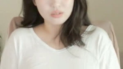 소람잉 며며 흰티 보여주다가 꼭지 돌출에 깜짝 놀라 가슴 정리