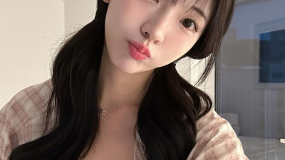 쏘블리 이소영 잠옷속 노브라 가슴골