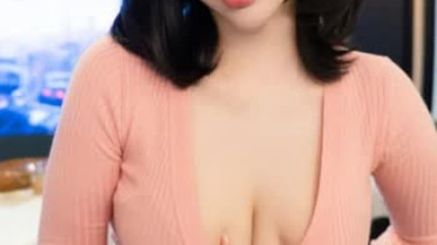 윤설화 숙이고 벌려서 보여주는 가슴골