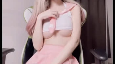 유혜디 핑크 크롭 스쿨룩 언더붑 가슴 노출