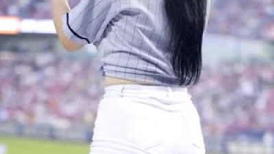 치어리더 하지원 하체 꿀벅지 타이트한 흰 반바지