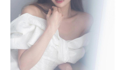 모델 임바비 웨딩 드레스 가슴골