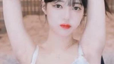 bj 아윤 오프솔더 민소매 매끈 겨드랑이