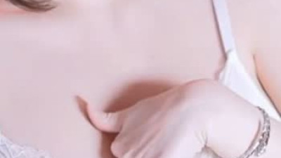 러블리나 오일 바른 반들 반들 가슴골