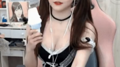 아이스크림 먹는 박민정
