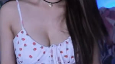 귀염상 여캠 소냥이 딸기 끈나시 가슴골