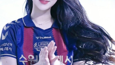 얘 누구냐... 이뿌네