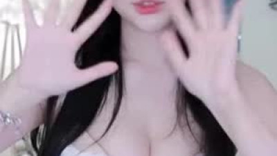 우미짱 화이트 프릴 원피스