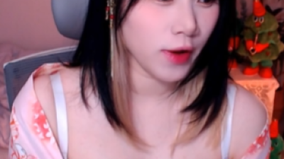 기모노 가슴골 핏줄 엄청 선명한 서나앙