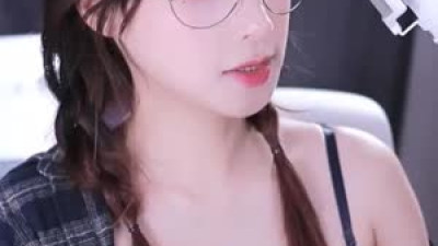 힘숨찐룩 명아츄 블랙 브라 가슴골