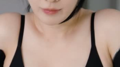 김우현 블랙 나시 깊은 가슴골