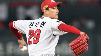 [포토]준플레이오프 2차전 선발 등판한 SSG 김광현