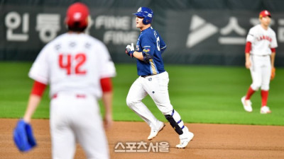 [포토]'호투 문승원 상대로' 솔로홈런 김형준