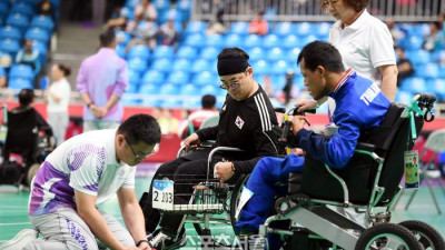 [포토] 공 확인하는 김도현