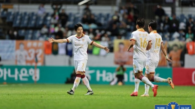 ‘전북 만난다’ 승부차기 혈투 끝, 포항이 웃었다…제주 꺾고 10년만 FA컵 우승 ‘도전’[현장리뷰]