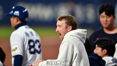 [포토]'오늘 경기는 지켜보기도 힘이 든다!'