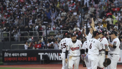 [KS3] 수원도 '만원 관중', 3경기 연속 모두 매진…추위 잊은 ‘야구 열정’