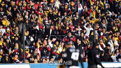 [포토] '김윤식~' 외치는 LG 팬들