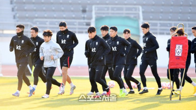 [포토]러닝으로 몸 푸는 축구대표팀