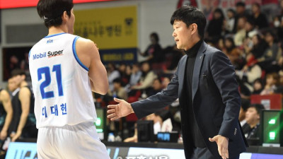 [포토]한국가스공사 강혁 감독대행, '이렇게!'