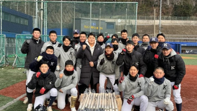 “프로에서 만나자!” 한동희, 모교 경남고 후배에 1000만원 상당 배트 쐈다 [SS시선집중]