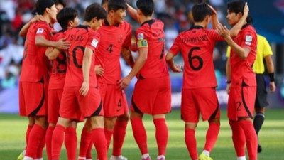 경고 5장에 벌금 400만원 내야 하는 韓 축구…中은 축제 분위기