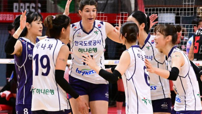 한 세트 따냈지만…도로공사 넘지 못한 페퍼저축은행, 홈에서 ‘19연패’ 늪으로