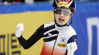 ‘극적인 역전’ 김길리, 쇼트트랙 월드컵 女 1000m 금메달...박지원은 남자부 金