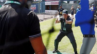 MLB, '여성 심판' 스프링캠프 시범경기 배정…무려 17년 만