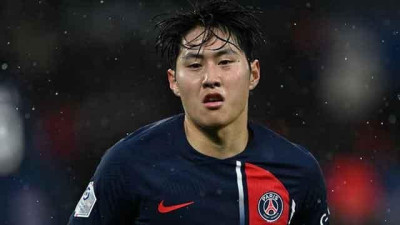 'PSG 선발' 이강인, 45분만에 교체 아웃...아시안컵 전 트로피 받은 폼 어디로