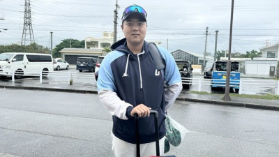 [SW비하인드] 한동희가 수훈 상금 내놓은 사연 “형들 보며 배웠죠”