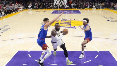 전매특허인 스핀무브 레이업으로...르브론 제임스, NBA 최초의 4만 득점 고지 정복했다