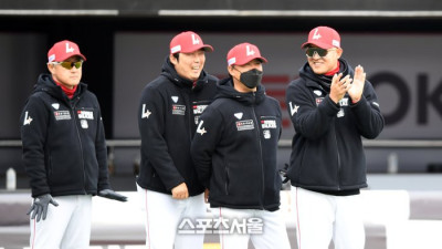 [포토]‘감독첫승 자축박수’ 이승용 감독