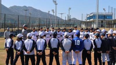 “초심 다졌다” KT 퓨처스, 기장군 야구 꿈나무 일일 코치 됐다