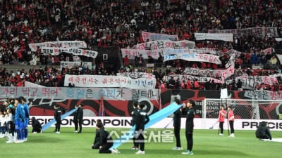 상암에 울려퍼진 “정몽규 나가”와 KFA ‘비판’ 걸개…당사자 정몽규 회장도 태국전을 다 지켜봤다[현장메모]