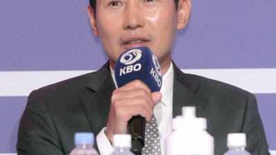 [SW현장]“LG는 꼭 이긴다” vs “KT 최고의 라이벌”…LG·KT 사령탑, 팽팽한 신경전