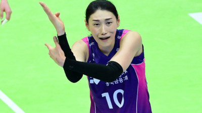 이보다 더 잘 할 수 있을까 싶은데도 흥국생명은 2연패…그래도 믿을 구석은 ‘배구 여제’ 김연경뿐이다