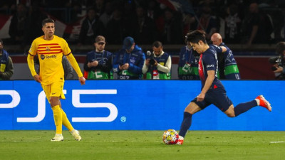 ‘축구 천재’ 이강인, UCL 8강 탈락 위기… PSG, 바르셀로나에 2-3 역전패